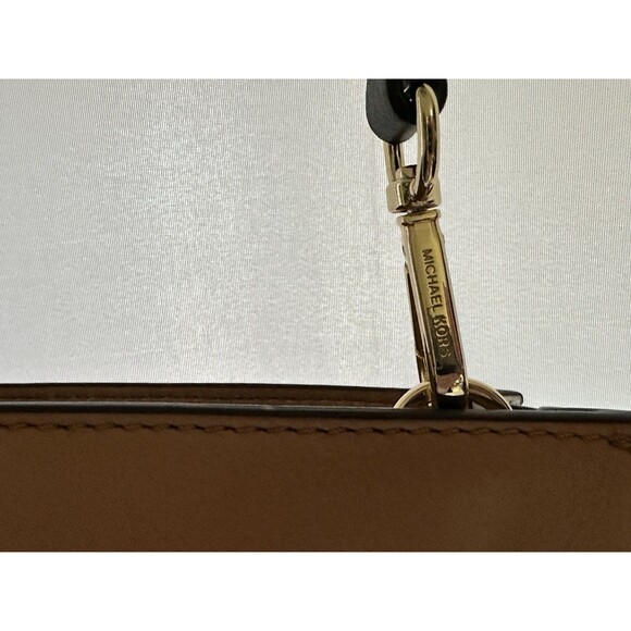 Michael Kors Hamilton Traveler Tan Blk & White Leather Messenger Crossbody Purse - Picture 7 of 16